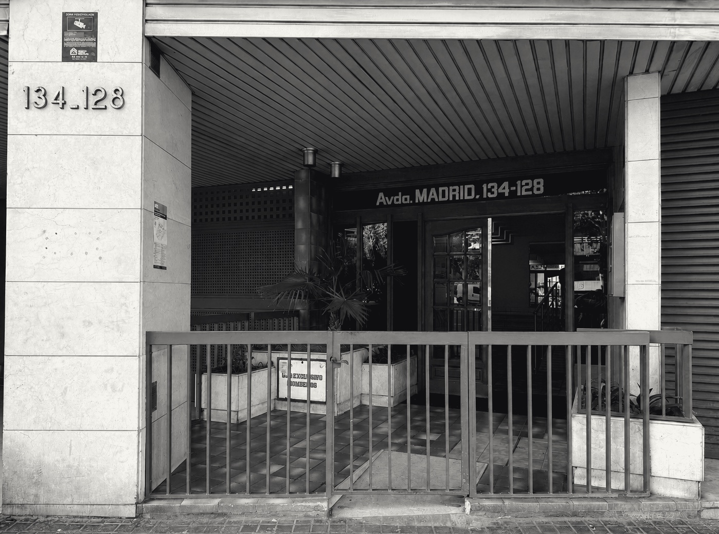 Fachada de acceso del edificio, Av. Madrid 134-128